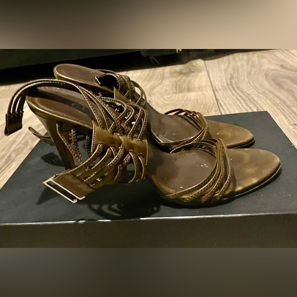 GUCCI Vintage Leather Gladiator Sandals
Women's Size: 7 Good Condition In Box - Picture 4 of 4